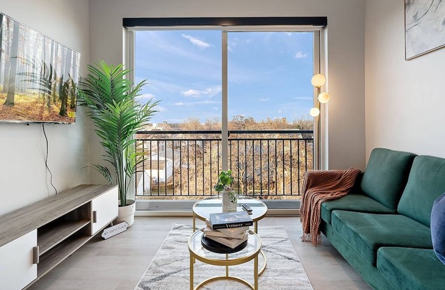 Coze 1BR with Gym & Free Parking By Target Field