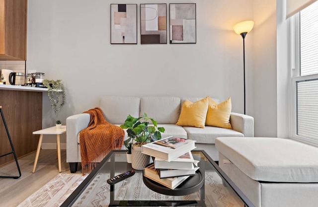 Coze 2BR with Gym & Free Street Parking by UMN