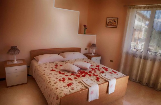 Apartment 'I Fiori' with Lake View, Shared Terrace and Wi-Fi