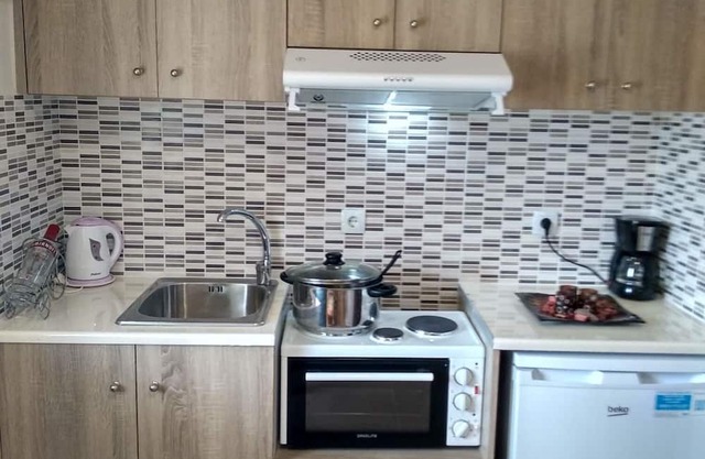 Caza Levantiera Studio