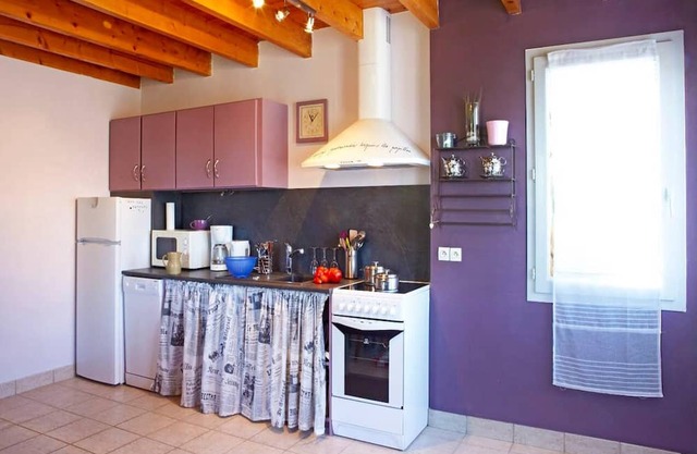 Homerez - Nice house for 6 ppl. with spa and terrace at Plouégat-Moysan