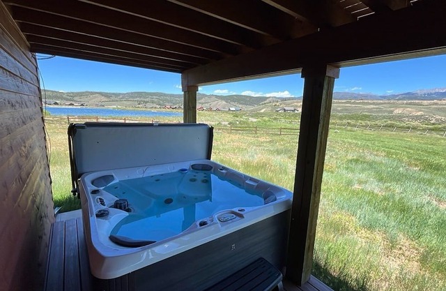 208 Fireweed 15A Creek-Side Mountain Townhouse with Hot Tub