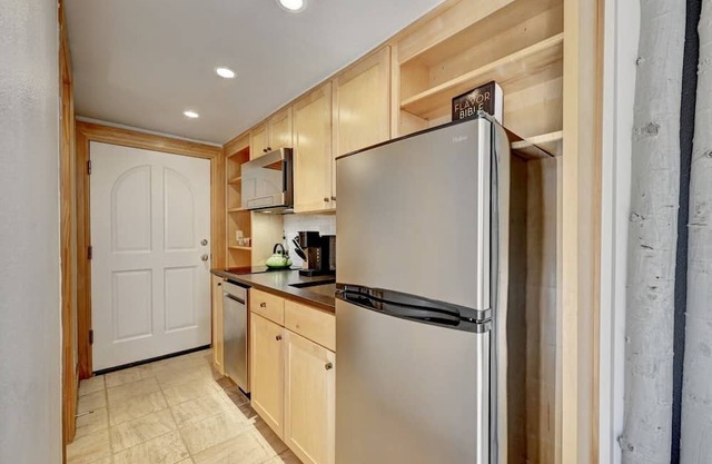 Luxury Mountain Retreat near the lake & downtown!