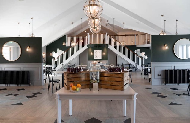 The Mole Resort sleeps 4 guests in 2 bedrooms