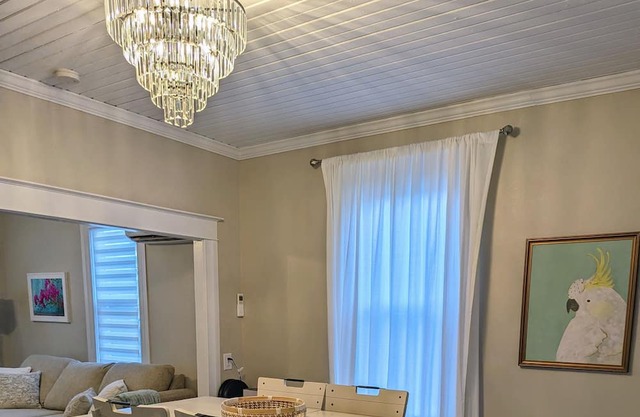 Cozy Charmer. Family friendly!