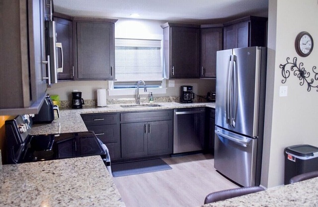 Lovely 2 Bed 2 Bath, Pet Friendly, Family Stay