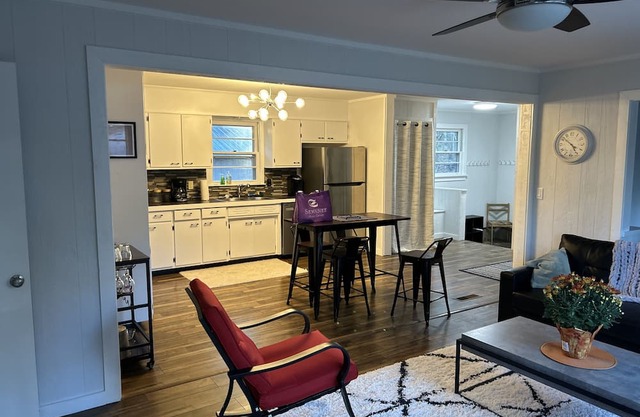 Cozy house on the Domain - walk to the Sewanee Village, trails, and campus.