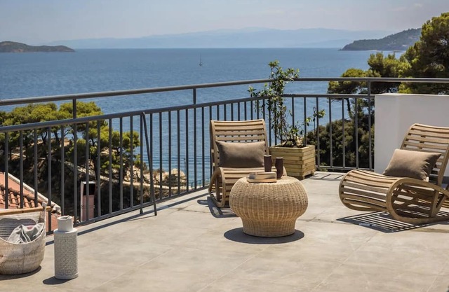 ISholidays Skiathos The Rock Suite