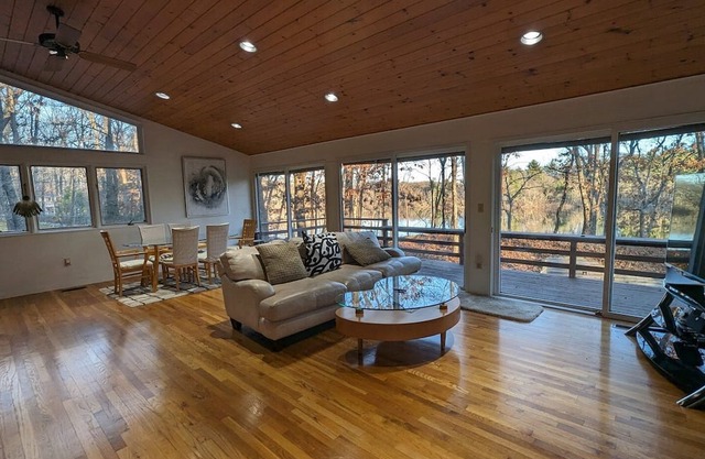 Serene Lakefront Pool Home Near Boston and Foxboro Gillette Stadium