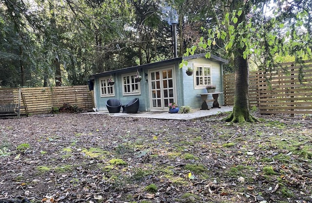 Private and secluded Cabin in Rowfant