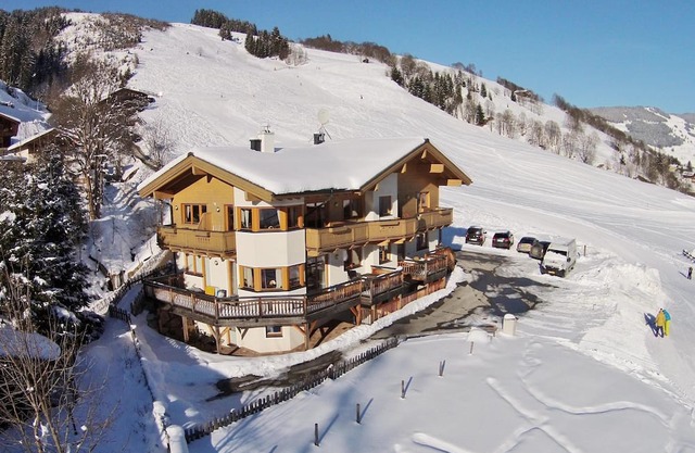 Property straight to ski slope Saalbach-Hinterglemm