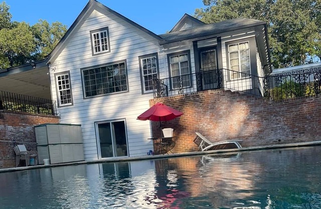 Guest House in our 4 acres Estate home, with pool gated