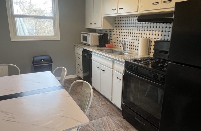 Cozy two bedroom home near downtown Shawnee