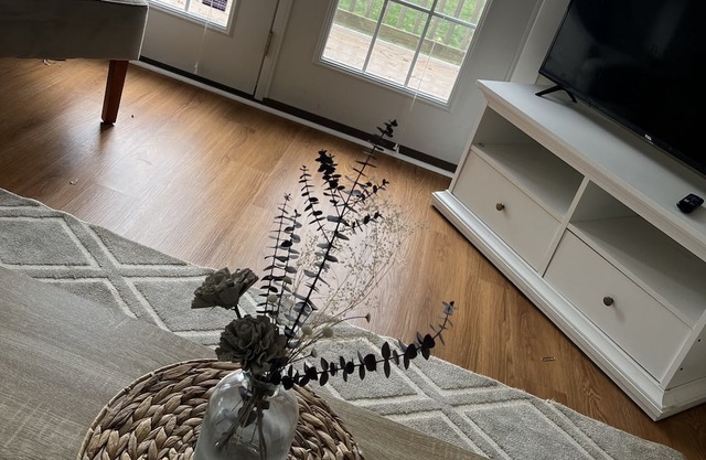 Vines and Lines. Entire Guest Suite in PA Wine Country.