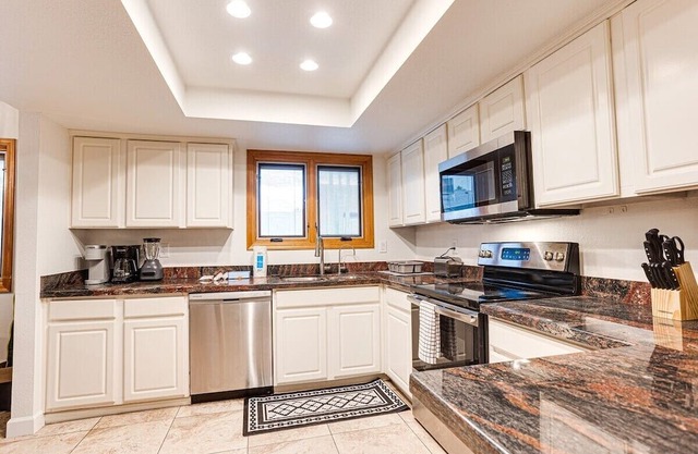 This house is a 4 bedroom(s), 2 bathrooms, located in Scottsdale, AZ.