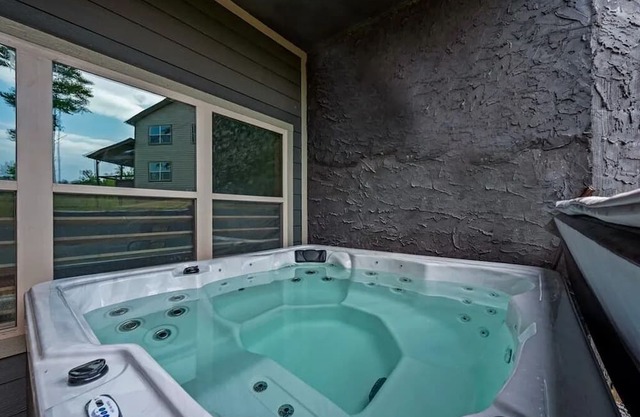 New cabin/Indoor pool/Hot tub