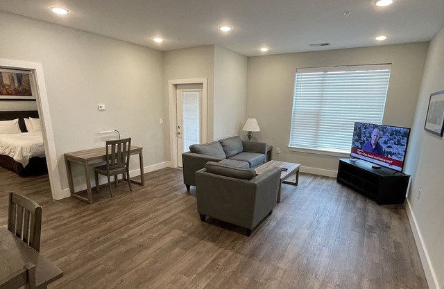Get in before it's gone! More space than a hotel and cheaper too!