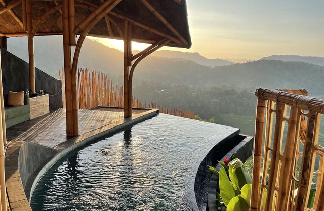 Dreamy Cliffside Bamboo Villa with Pool and View