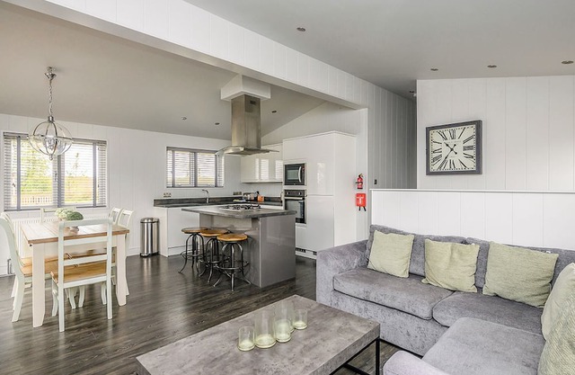 Signature Spa Six Pet