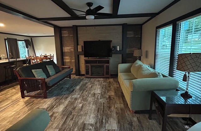 Mountain Retreat Near Waterfalls & Hiking Trails – Your Clarkesville Getaway