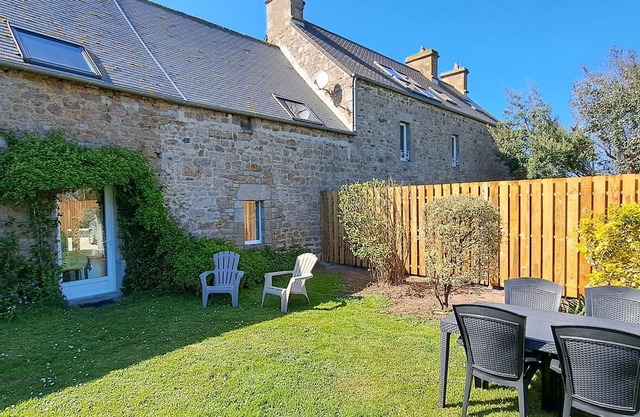 Holiday Home 'Maison De Caractère Bord De Mer' with Sea View, Private Garden and Wi-Fi