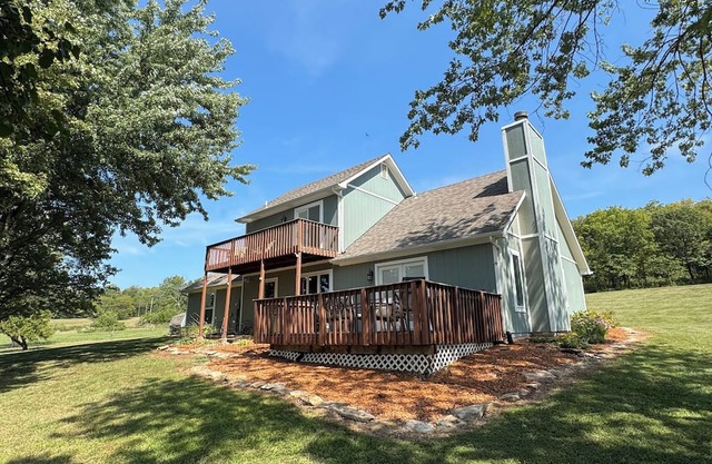 4 Bedroom House at Perry Lake, Only a Minute from the Marina,Beach,Bar&Slips