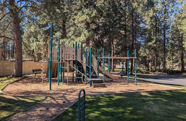 Hotel-Style, King Bed, Ground Floor Condo 332B