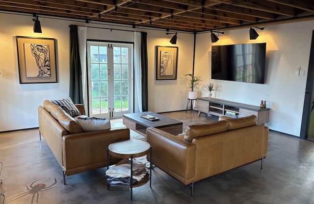 The Podium - Modern Cottage - Central Oatlands Accommodation, Tasmania