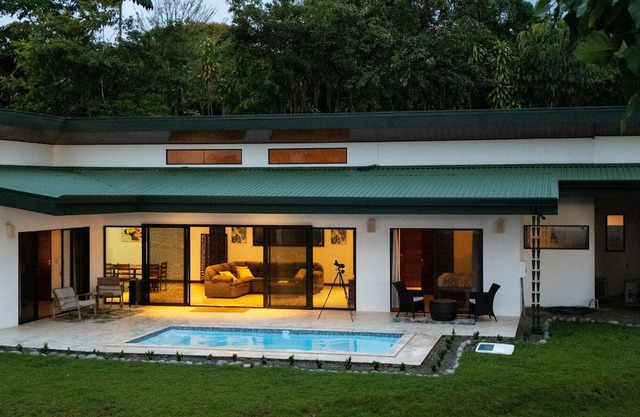 Welcoming 3-bedroom house with amazing valley views