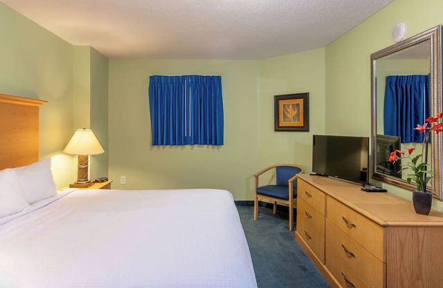 4 Family-Ready Rooms with Stunning Ocean Views and Walkable Attractions