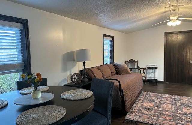 Newly Remodeled & Stylish Guest Hideaway: Sleeps 6