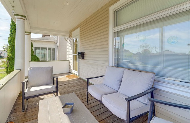 1 Mi to Dtwn & Franciscan University: Home w/ Yard