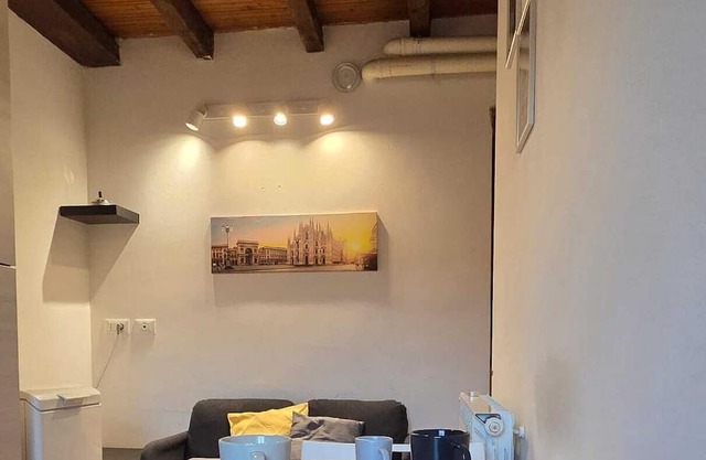 A few steps from the heart of Milan (Duomo) cozy apartment on the Navigli
