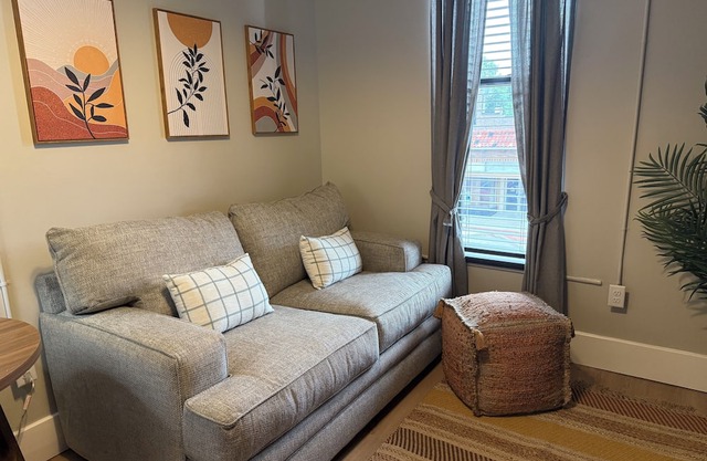 Charming 2-bedroom apartment in Osawatomie! Newly renovated! Great location!