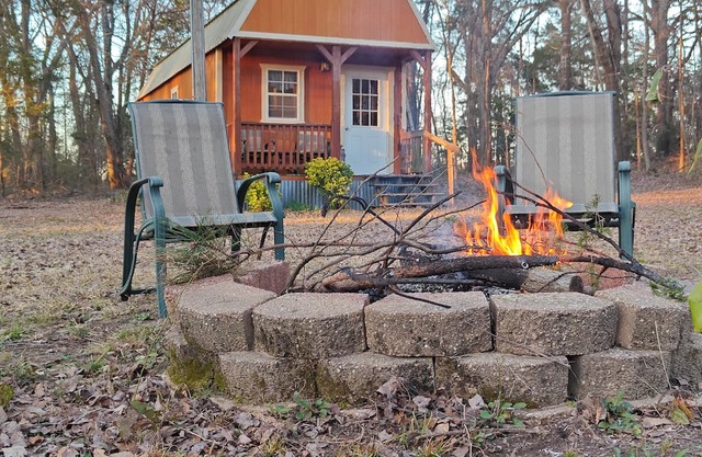 Peacefull Cabin in the Woods with heat/air conditioning