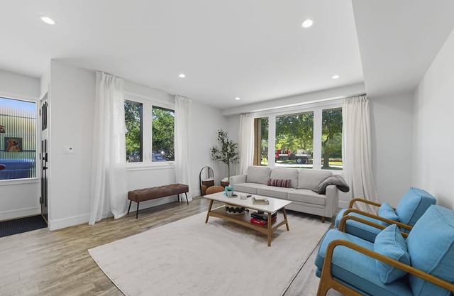 NEW! Bright Modern 3Bed 2.5Bath Evanston Home w/Parking