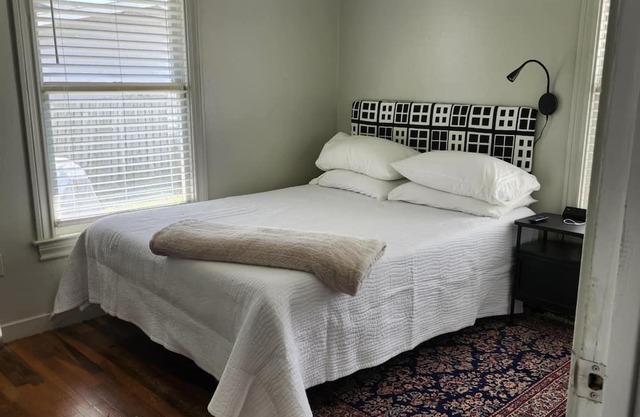 Cozy 1948 Home 3BR 1.5 Bath Home in Lake Jackson