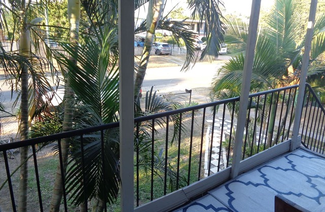 3 bedroom app with aircon in living area