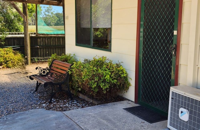 Cosy Nook Flat 1 - Disabled friendly, well equipped holiday unit