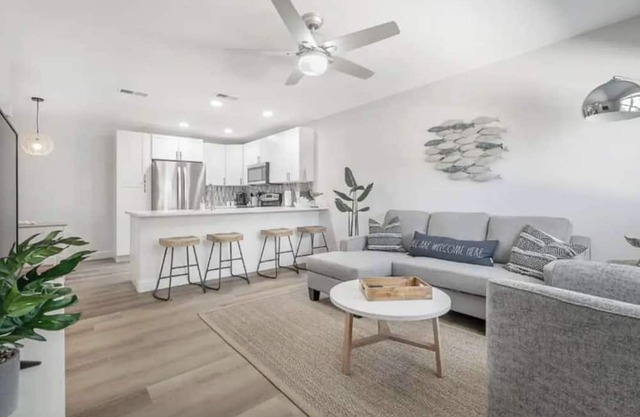 Waterfront-Family & Pet Friendly for 6