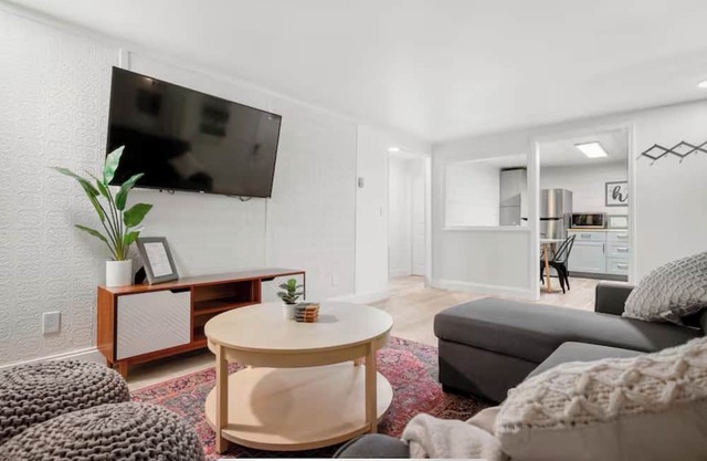 Charming 1-bedroom ground level apartment in Anchorage