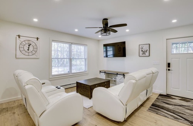 Wooded Retreat w/Pet-Friendly Yard in Standish