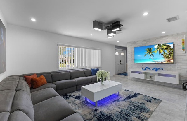 ZoriLux Villa Pool Firepit BBQ Oasis