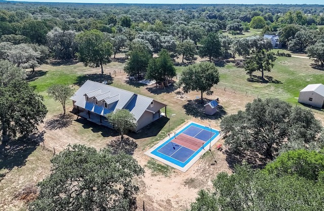 Private Nature Retreat with Fishing & Pickleball