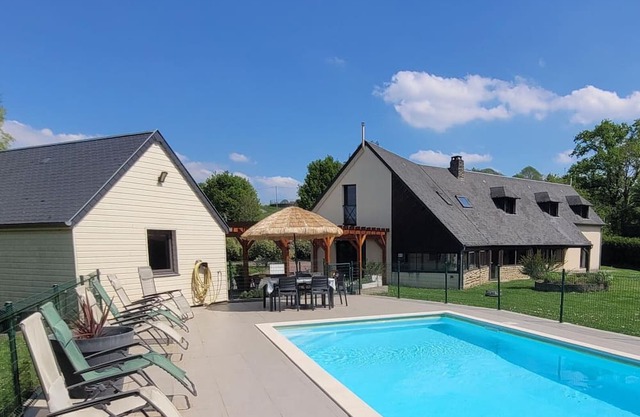 Large house with private pool and pets allowed near Mont St-Michel