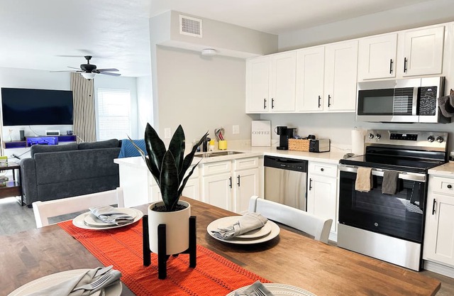 Charming 2-bedroom apartment in wonderful Del Rio with Private Yard