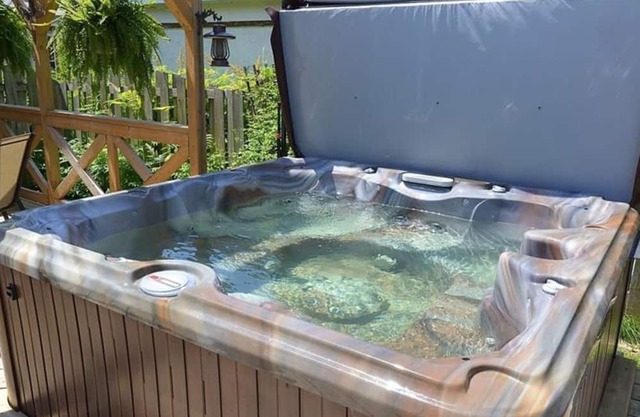 The Lake Erie Retreat | Hot Tub, Fire Pit & Beach Views on Lake Erie