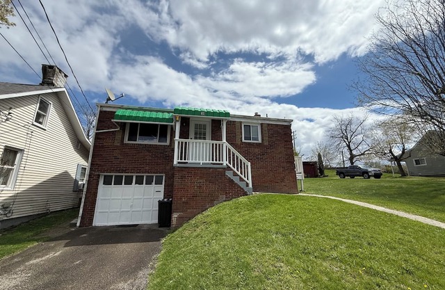 Charming 2-Bedroom Ranch Style Home With Spacious Backyard in Washington PA