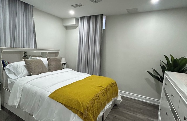 Cozy Caribbean-inspired Airbnb north of Toronto