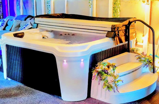 "Glamping" 7-bedroom luxury trailer compound in Crete IL with pool & hot tub!